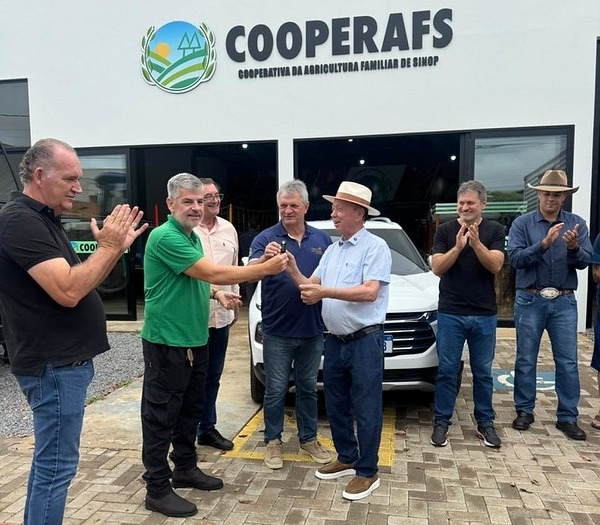 Prefeitura de Sinop entrega veículos e maquinários e reforça apoio à agricultura familiar