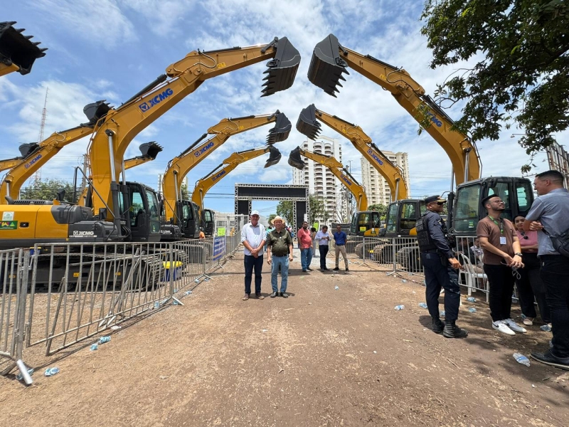 Novos maquinários do Promaq reforçarão trabalhos de incentivo à agricultura familiar, avalia prefeito