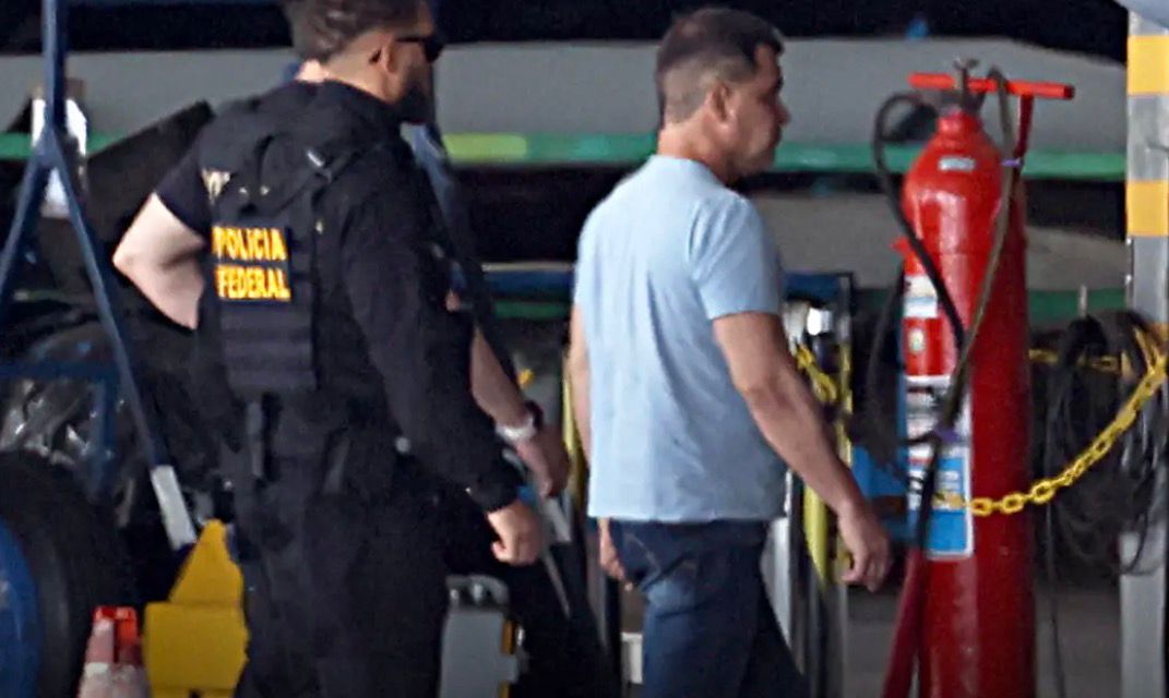 O ex-diretor da Polícia Rodoviária Federal Silvinei Vasques chega a Brasília e ficará preso na Papuda
