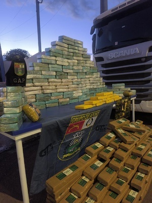 Operação entre policiais acaba apreendendo 400kg de droga próximo a Sinop