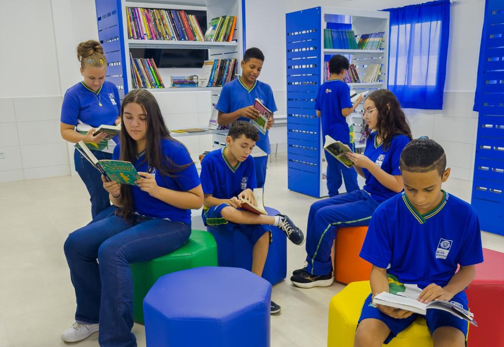 Seduc lança seletivo com vagas para bibliotecários e nutricionistas; inscrições são gratuitas