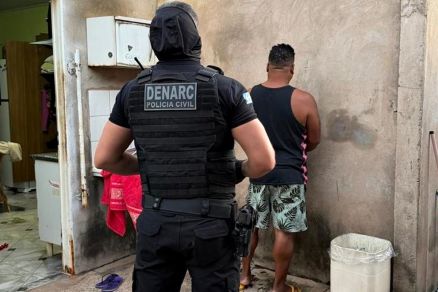 Mãe e filhos são presos por comandar tráfico delivery