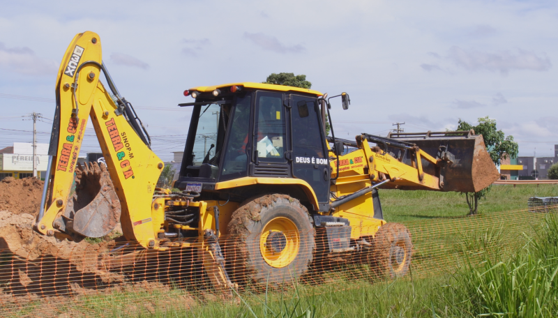 Prefeitura de Sinop e Senai oferecem curso gratuito de Operador de Retroescavadeira