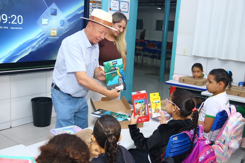 Prefeitura de Sinop inicia volta às aulas de 2026 com entrega de kits e uniformes; confira