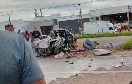 Colisão entre 3 veículos deixa feridos e interdita trecho da BR-163