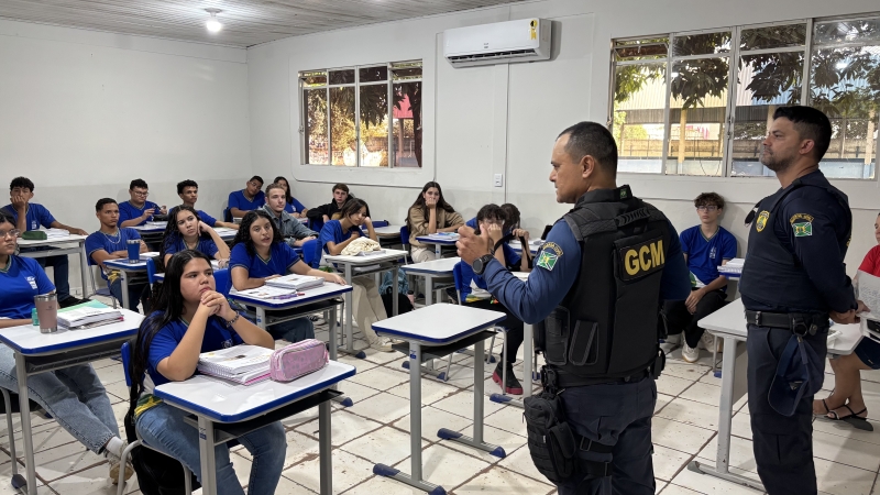 Guarda Civil Municipal realiza palestras de conscientização em escola