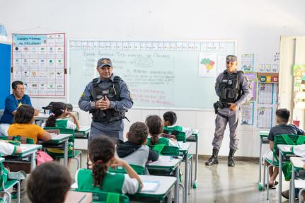 Cívico-Militar:  Aluno vai para a delegacia por ameaçar professora de morte em aula