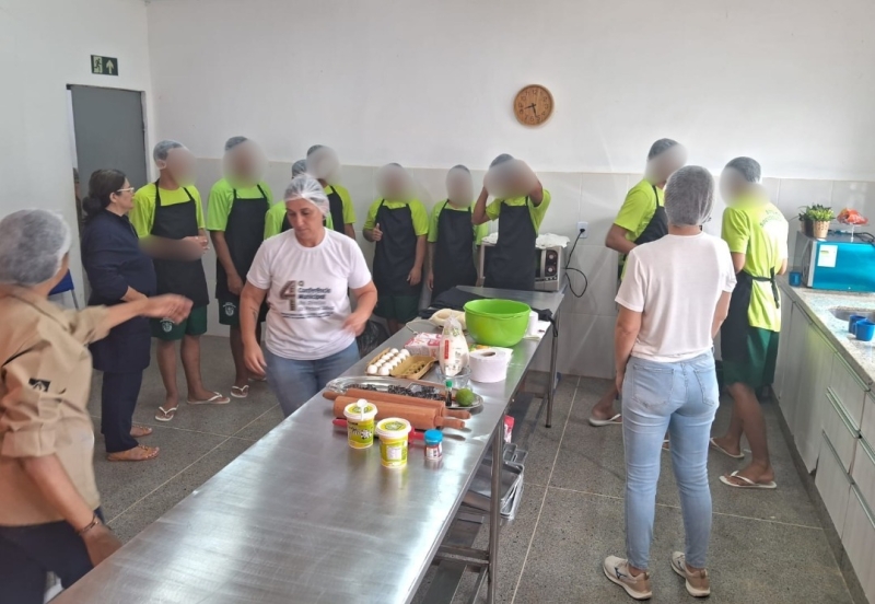 Prefeitura de Sinop promove oficinas de culinária para adolescentes atendidos pelo Case