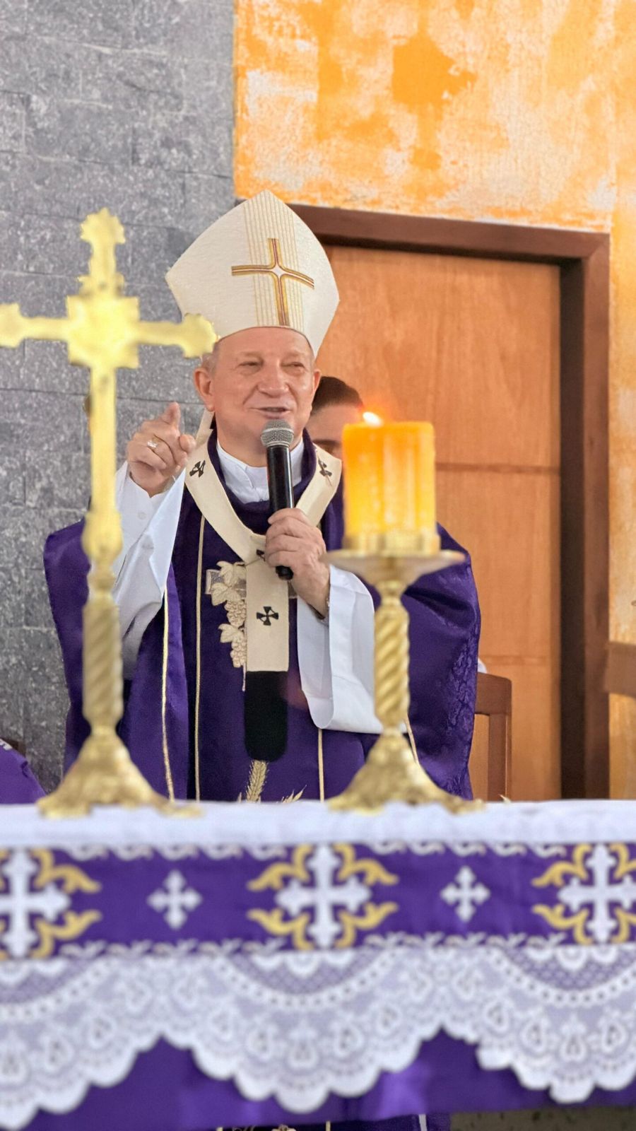 Papa transfere arcebispo Dom Mário de Cuiabá para Aparecida-SP