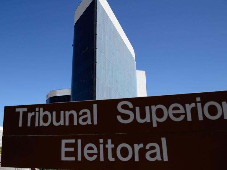 TSE aprova restrições para uso de IA nas eleições de outubro