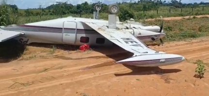 Avião bimotor táxi aéreo com 4 pessoas cai em nova bandeirantes  MT