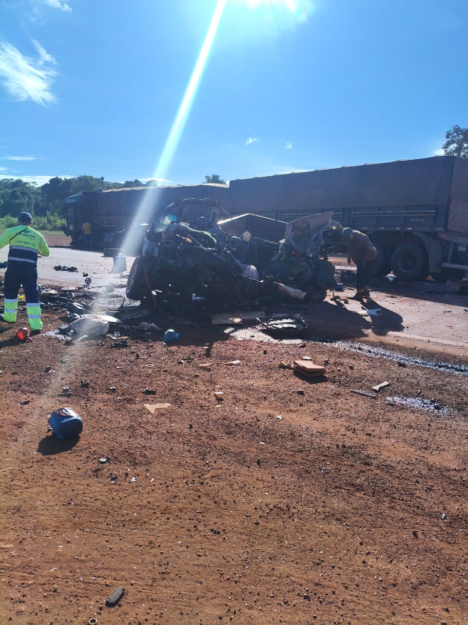 Dois morrem em grave acidente em Itaúba no Nortão com carro e carreta em MT; em Sorriso mulher também morre em colisão