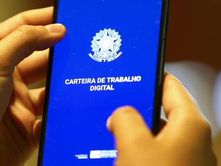 Brasil tem recorde de 66,8% dos trabalhadores na previdência social