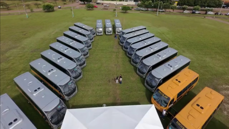 Prefeitura de Sinop entrega novos ônibus para o transporte escolar