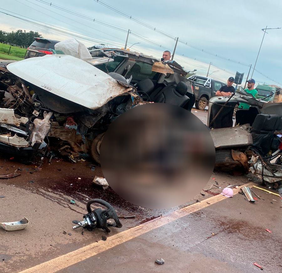Acidente Gravíssimo  entre caminhão e carro  deixa dois mortos em Sinop; BR-163 interditada 