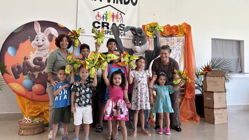 Prefeitura de Sinop e Cacau Show entregam ovos de Páscoa para crianças atendidas pelos CRASs