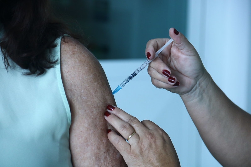 Prefeitura de Sinop realiza vacinação itinerante no Super Atacado Machado Vitória Régia neste sábado (11)