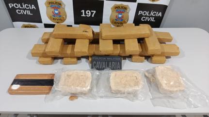 Dupla é presa transportando 18 quilos de maconha e 3 quilos de cocaína 