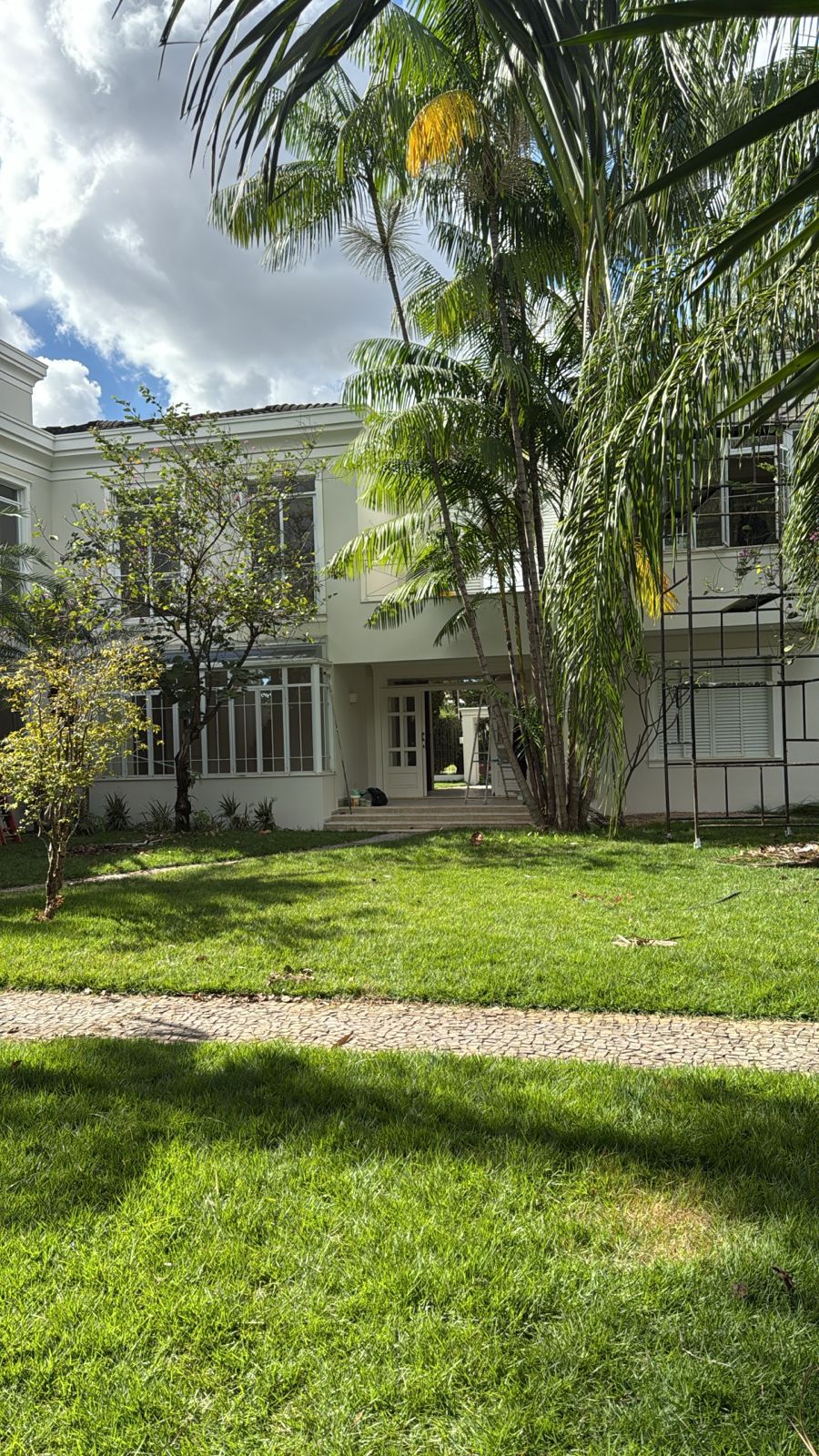 ARQUITETURA E DESIGN EM EBULIÇÃO: MOSTRA ILUMINARE 2026 TRANSFORMA CASA ICÔNICA DE SINOP EM CANTEIRO CRIATIVO