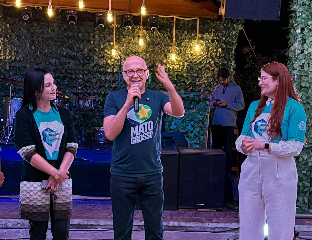 É a escola que conduz nossos jovens para o futuro, e o Governo continua investindo para melhorar a educação de MT, afirma governador