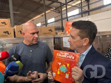 QUEM FOI O GÊNIO?  TCE encontra erros em livros suspeitos de superfaturados em Cuiabá