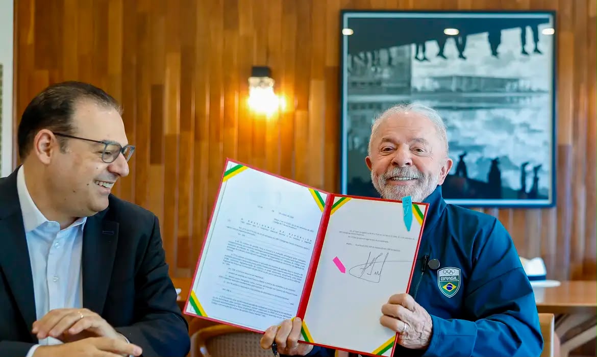 Lula sanciona lei que garante renovação automática da CNH