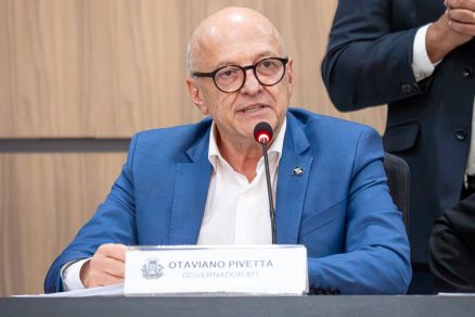 Se tiver culpado, que pague, diz Pivetta sobre compra de livros