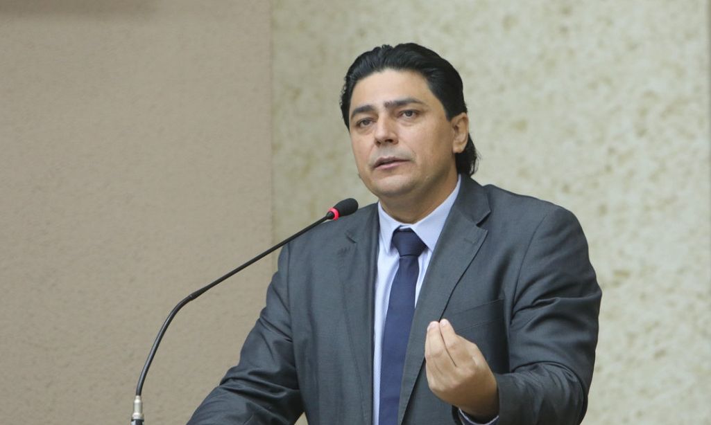 Vereador Célio Garcia pede melhorias no Cemitério e reconhecimento de entidade assistencial