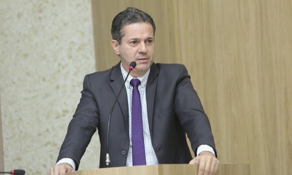 Dilmair Callegaro requer informações sobre campo de futebol e melhorias urbanas