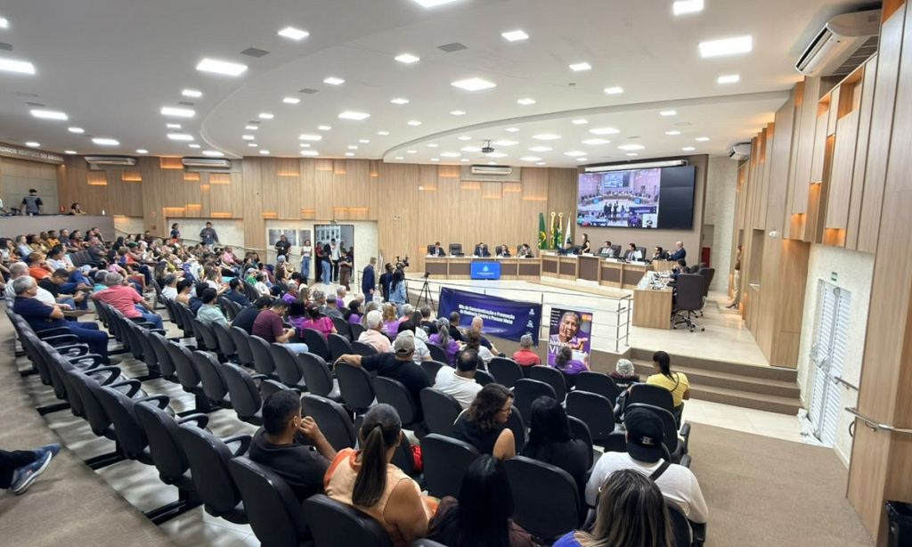 Câmara homenageia Érico Stevan e reconhece atuação na saúde pública de Sinop