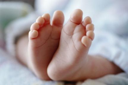 Após 20 anos, mãe é presa por matar a filha bebê de 3  meses 