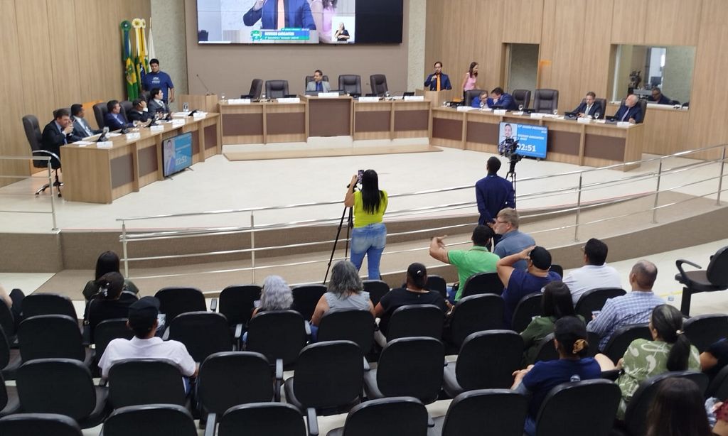 Câmara de Sinop analisa Regulariza Sinop em sessão com 51 proposituras