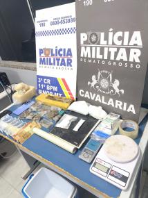 SINOP DROGAS APREENDIDAS:  PM flagra usuário, encontra boca de fumo e prende dois traficantes 