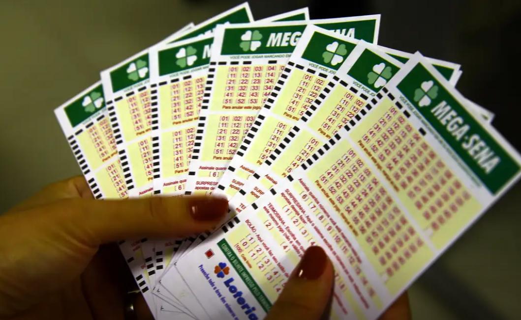 Mega-Sena acumula para R$ 135 milhões; confira as dezenas sorteadas