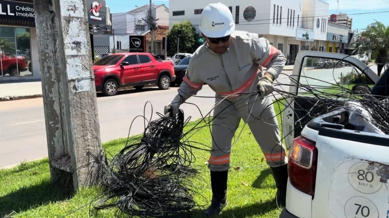 Operação Cidade Limpa ultrapassa 2,6 toneladas de fios retirados de postes em Sinop
