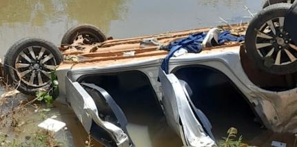 Motorista morre durante acidente em Peixoto de Azevedo carro cai na lagoa