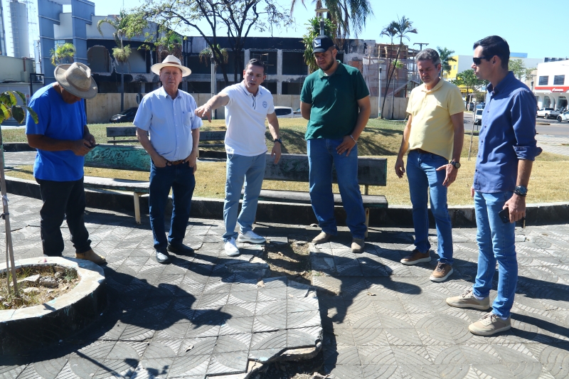 Prefeitura de Sinop inicia trabalho de recuperação da Praça Plínio Callegaro