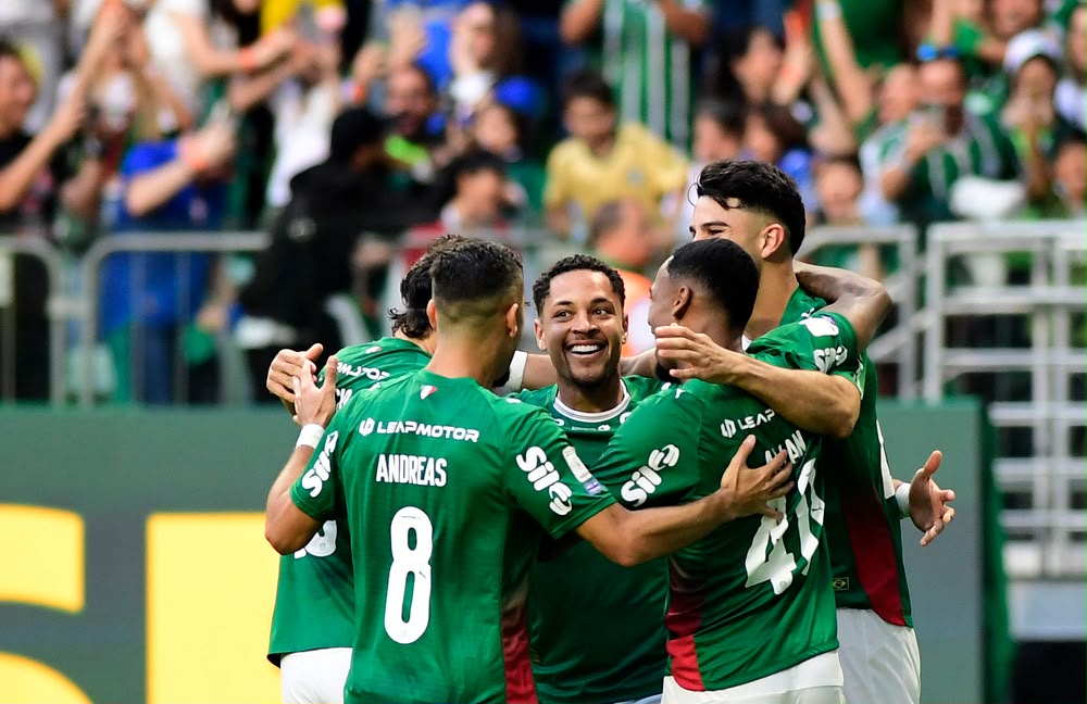 Palmeiras goleia Vasco e volta a abrir frente no Brasileirão: 4 a 1