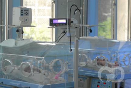 Bebê com insuficiência renal aguarda transferência há 4 dias