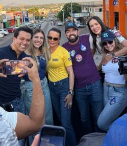 APÓS ATAQUES:  Em busca de votos, Janaina e Virgínia deixam rivalidade de lado