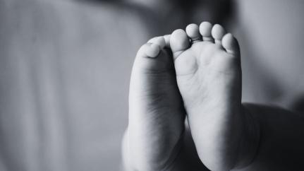 MORTE A ESCLARECER:  Bebê de dois meses morre após tomar mamadeira na madrugada com babá