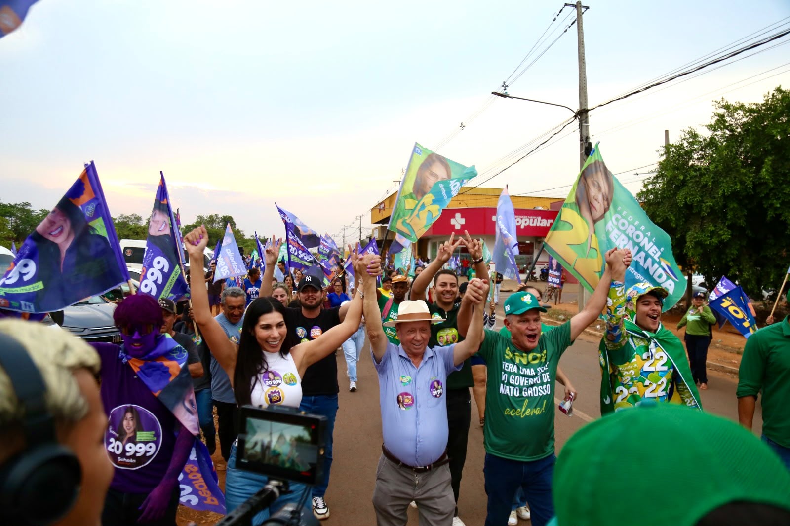 Scheila Pedroso caminha com Wellington Fagundes em Sinop e reforça alinhamento em pautas sociais e de proteção às mulheres