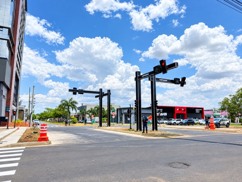 LIBERADO: Semáforo inteligente com tecnologia avançada começa a operar em cruzamento de Sinop