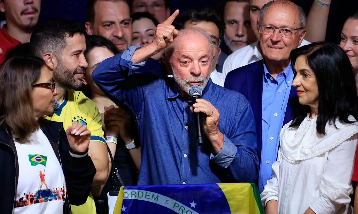 Vamos mudar o jeito de governar este país, diz Lula