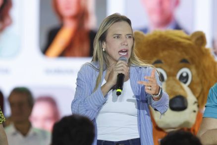 Com apoio de Michelle, Celina Leão é reeleita governadora do DF
