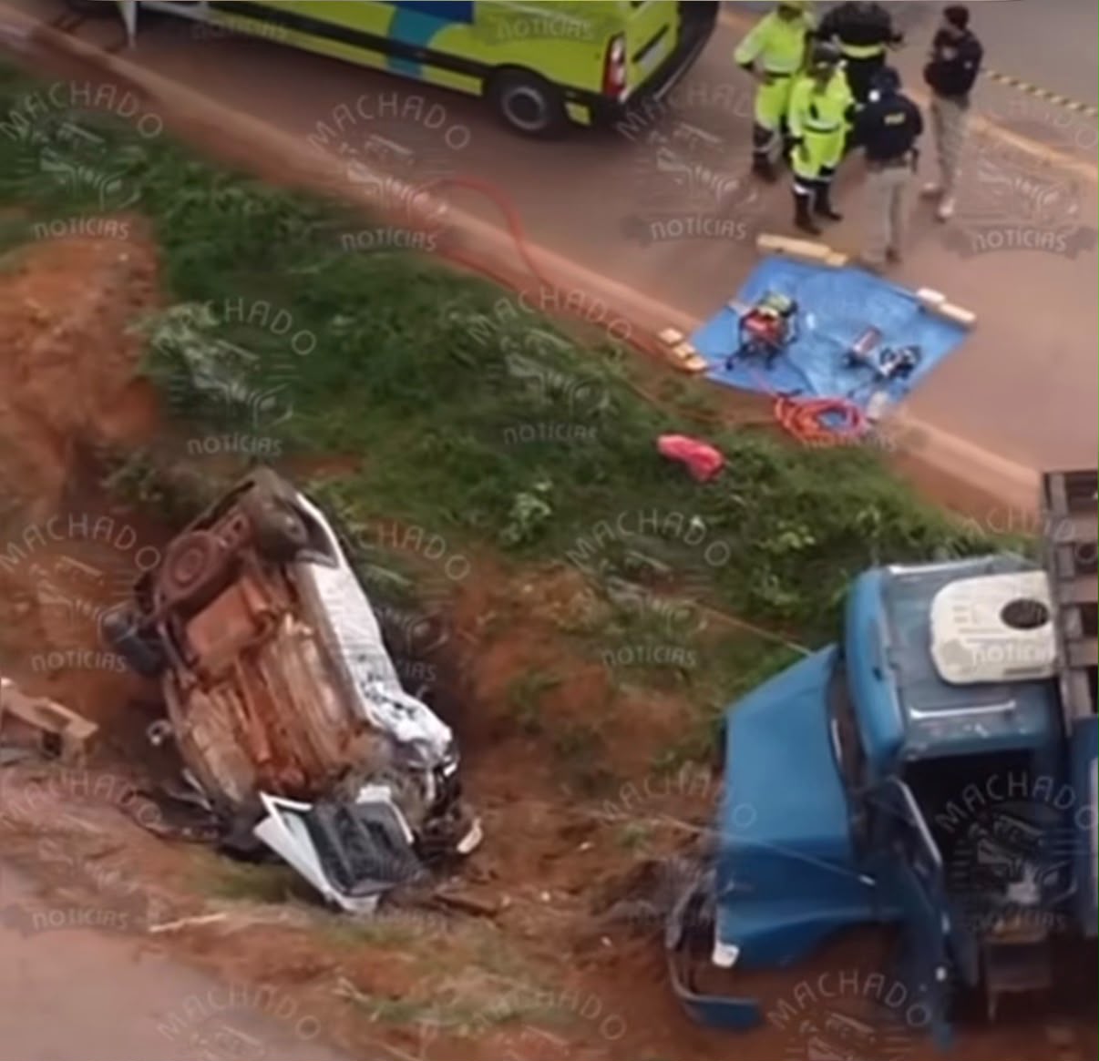 SINOP: Colisão frontal entre caminhão boiadeiro e picape deixa dois homens mortos na BR-163 