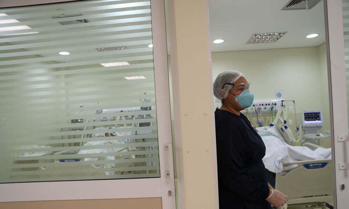 Brasil contabiliza 42.980 novos casos de covid-19