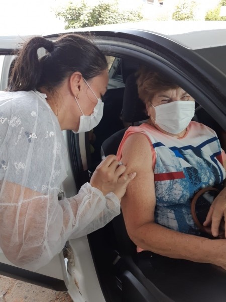 Drive-thrus  para vacinar Idosos de 65 anos contra Covid-19 nesse feriado 
