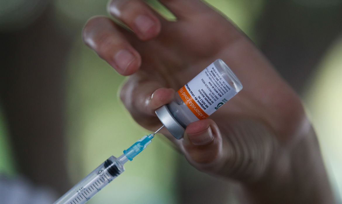 Ministério envia lote de 3,5 milhões de doses de vacina a estados e DF