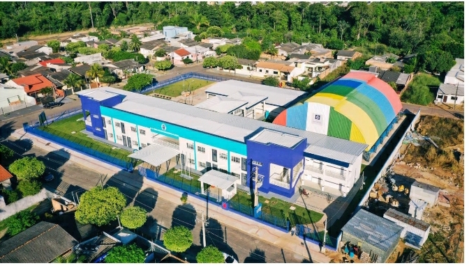 Governador Mauro Mendes inaugura escola de alto padrão em Sinop